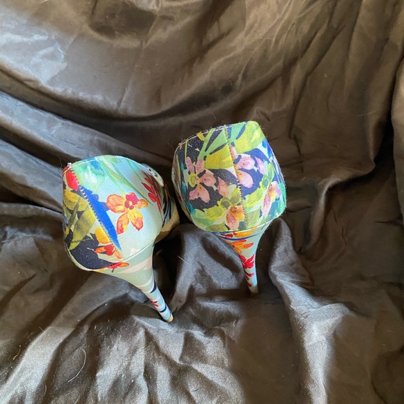 Flowered heels - Picture 2 of 10